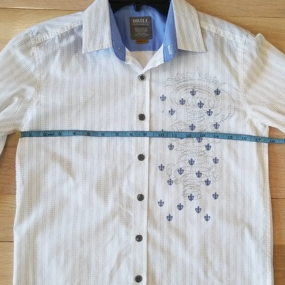 Cool boy's button down shirt. Size M (10/12)
